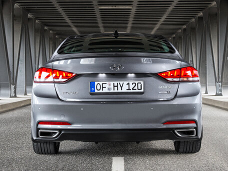 2016 Hyundai Genesis II, серебристый, 2125000 рублей - вид 3