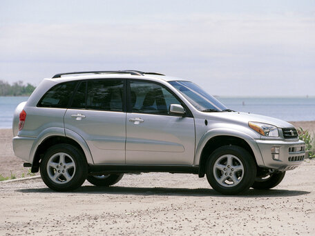 2001 Toyota RAV4 II (XA20), серебристый, 850000 рублей - вид 1