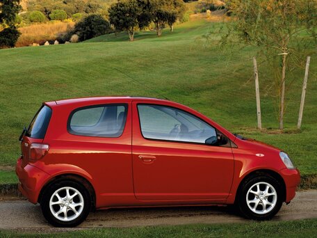 1999 Toyota Yaris I, золотистый, 365000 рублей - вид 1
