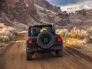2025 Jeep Wrangler IV (JL) Рестайлинг, чёрный, 7990000 рублей, вид 4