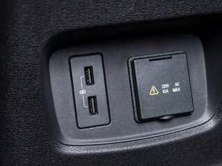 Розетка 220V (10А) в салоне
