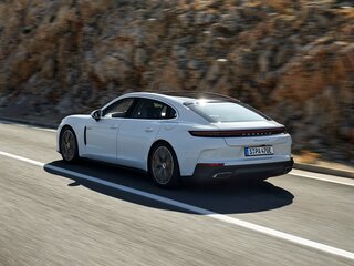 2026 Porsche Panamera 4 E-Hybrid Executive III, чёрный, 26990000 рублей, вид 4