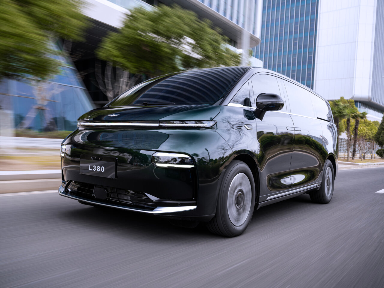 Geely Galaxy LEVC L380 Основной вид
