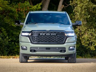 2025 Ram 1500 Quad Cab V Рестайлинг, серый, 8300000 рублей, вид 3