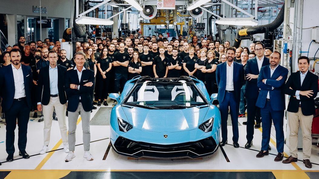 Компания Lamborghini выпустила последний Aventador