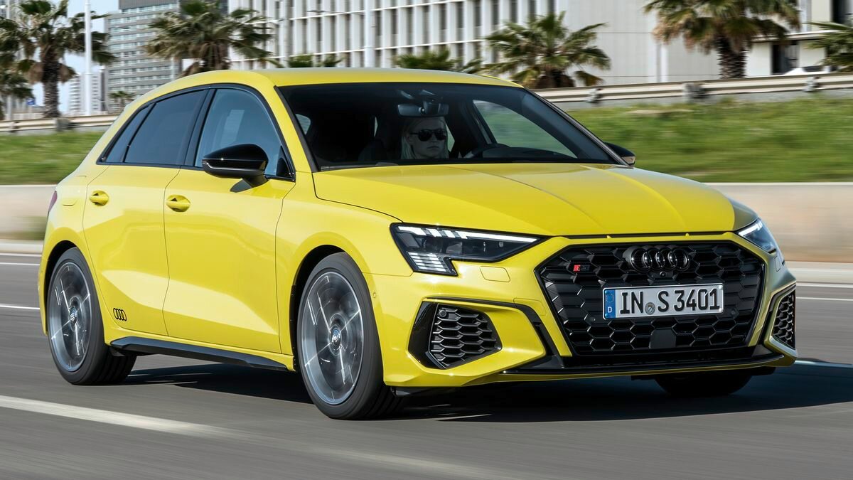 В России появились спорткары Audi S3: цена и подробности оснащения