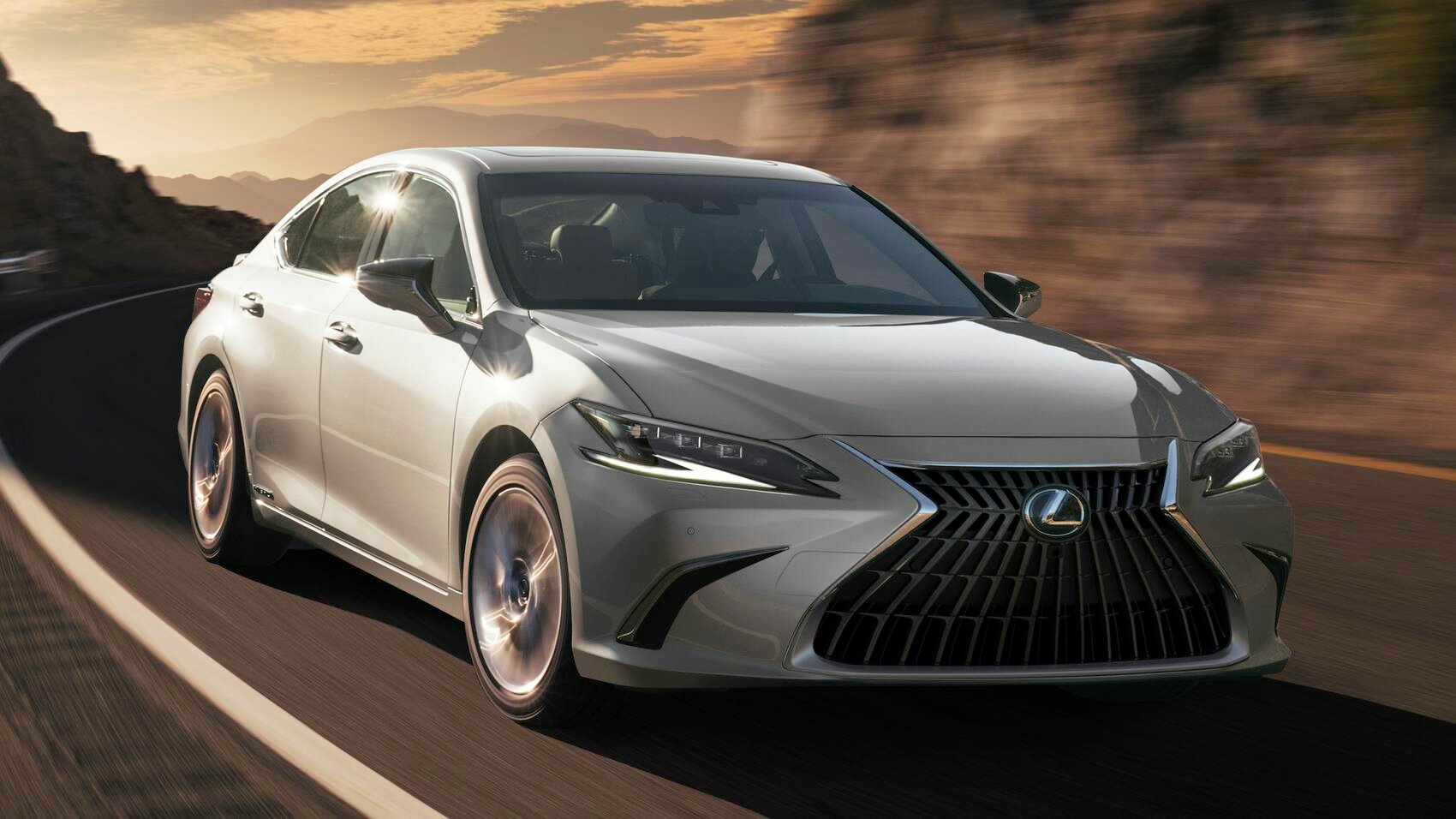 Обновлённый Lexus ES для России: двигатели, цены и комплектации