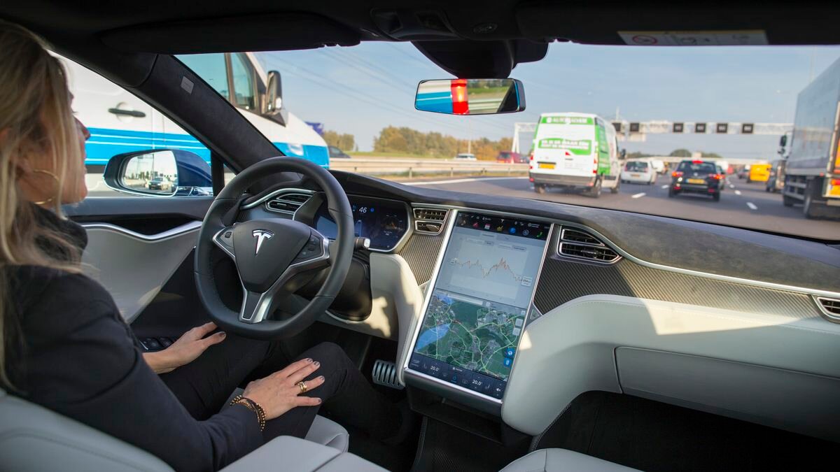 Tesla повысила стоимость автопилота после обновления до 15 тысяч долларов