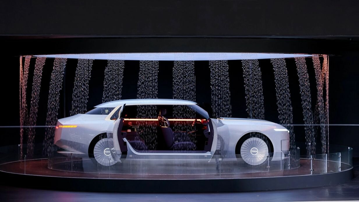 В Китае показали концепт роскошного седана Roewe Pearl от бывшего дизайнера BMW и Rolls-Royce