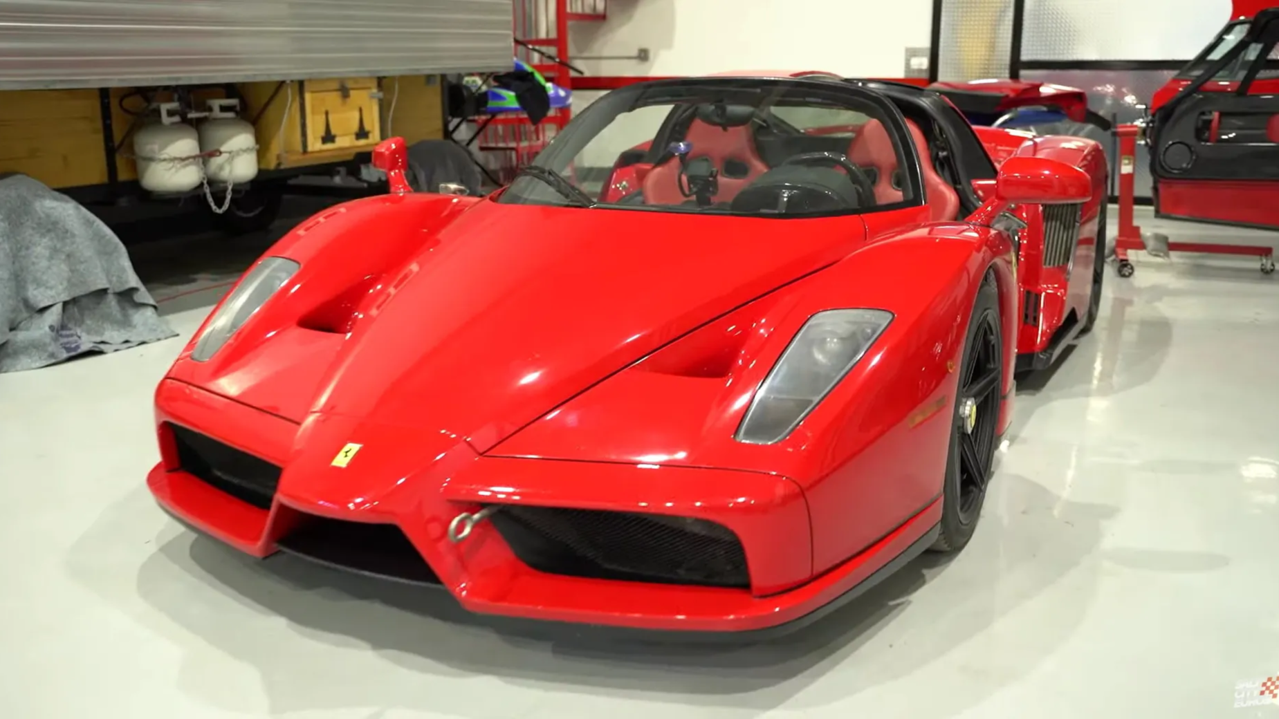 Уникальный Ferrari Enzo проехал 145 000 километров: его использовали как обычную машину