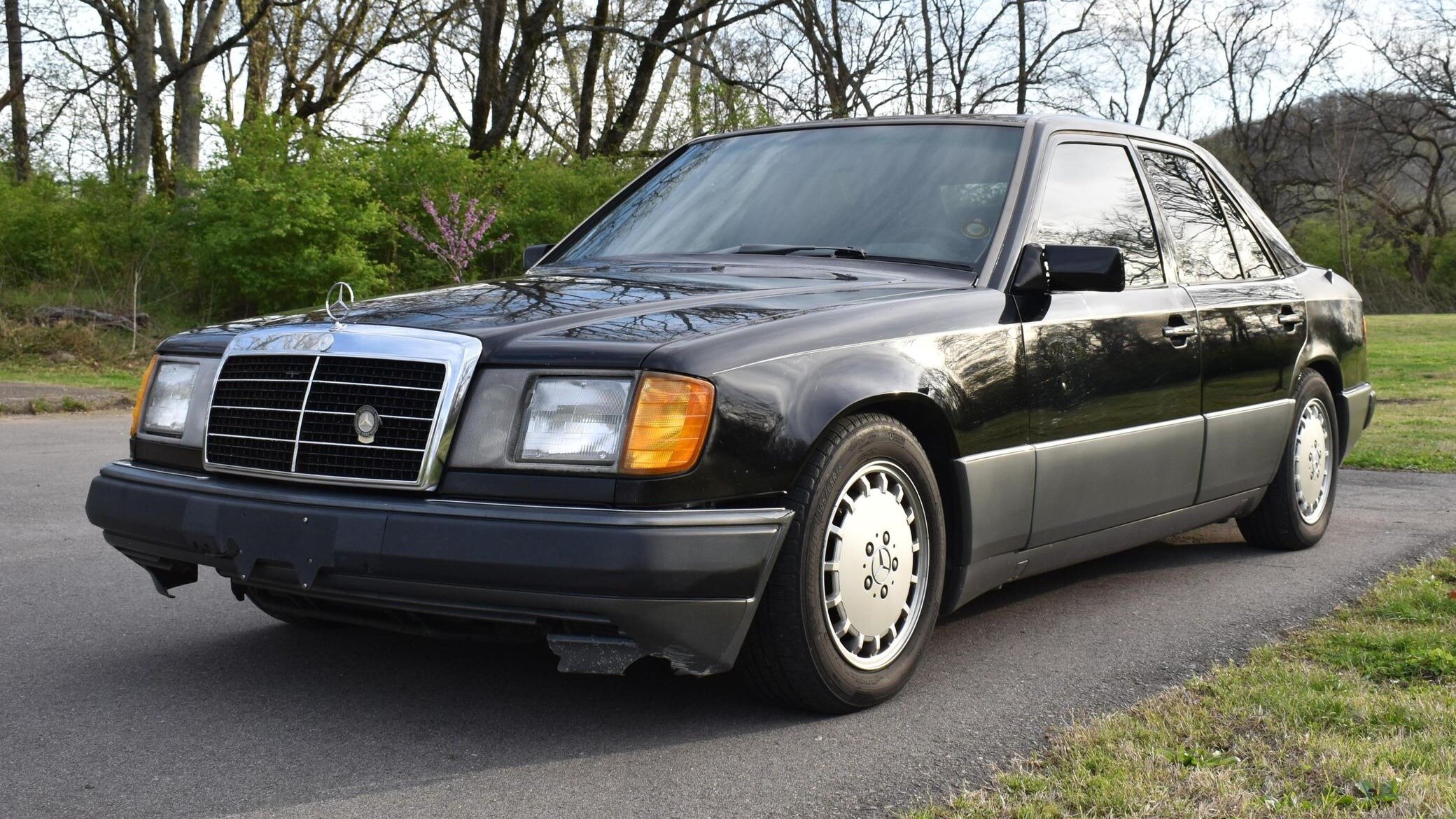 Mercedes-Benz 300D с пробегом более миллиона миль оценили вдвое дешевле Lada Granta