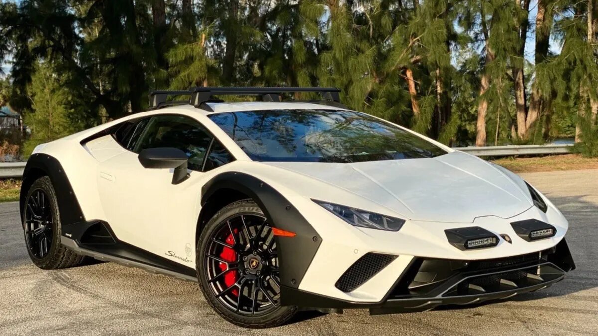 Внедорожный суперкар Lamborghini Huracan Sterrato продают на Авто.ру за 49 миллионов рублей
