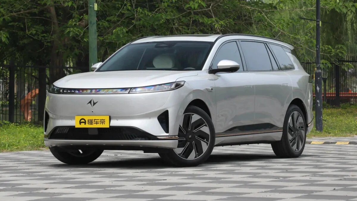 Большой кроссовер Dongfeng Yipai 008 с гибридным и электрическим мотором появился на Авто.ру
