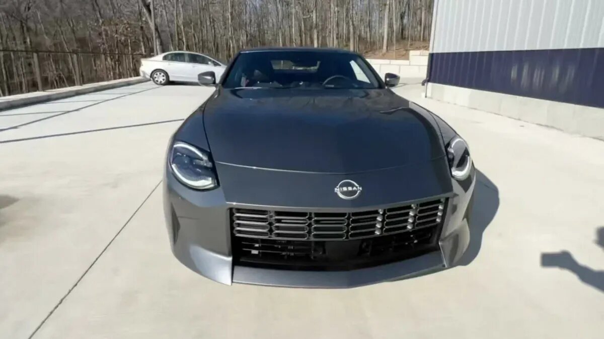 B России стало доступно для заказа новое купе Nissan Z