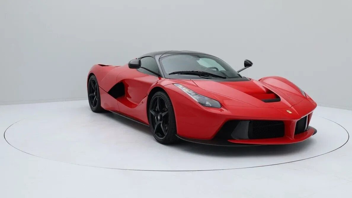 Супергибрид Ferrari LaFerrari за полмиллиарда рублей продают на Авто.ру