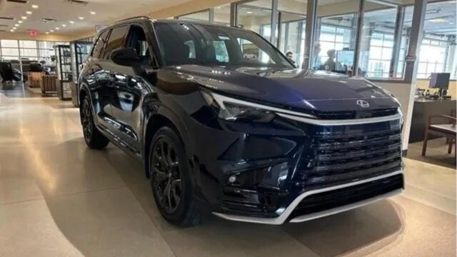 Трёхрядный кроссовер Lexus TX начали продавать в России