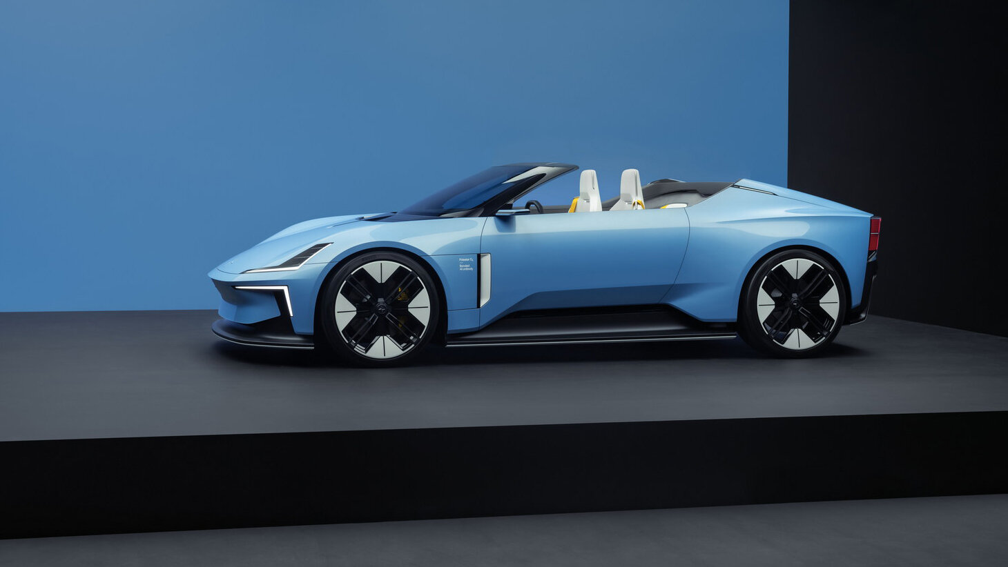 Компания Polestar распродала все электрородстеры, которые появятся только через 4 года