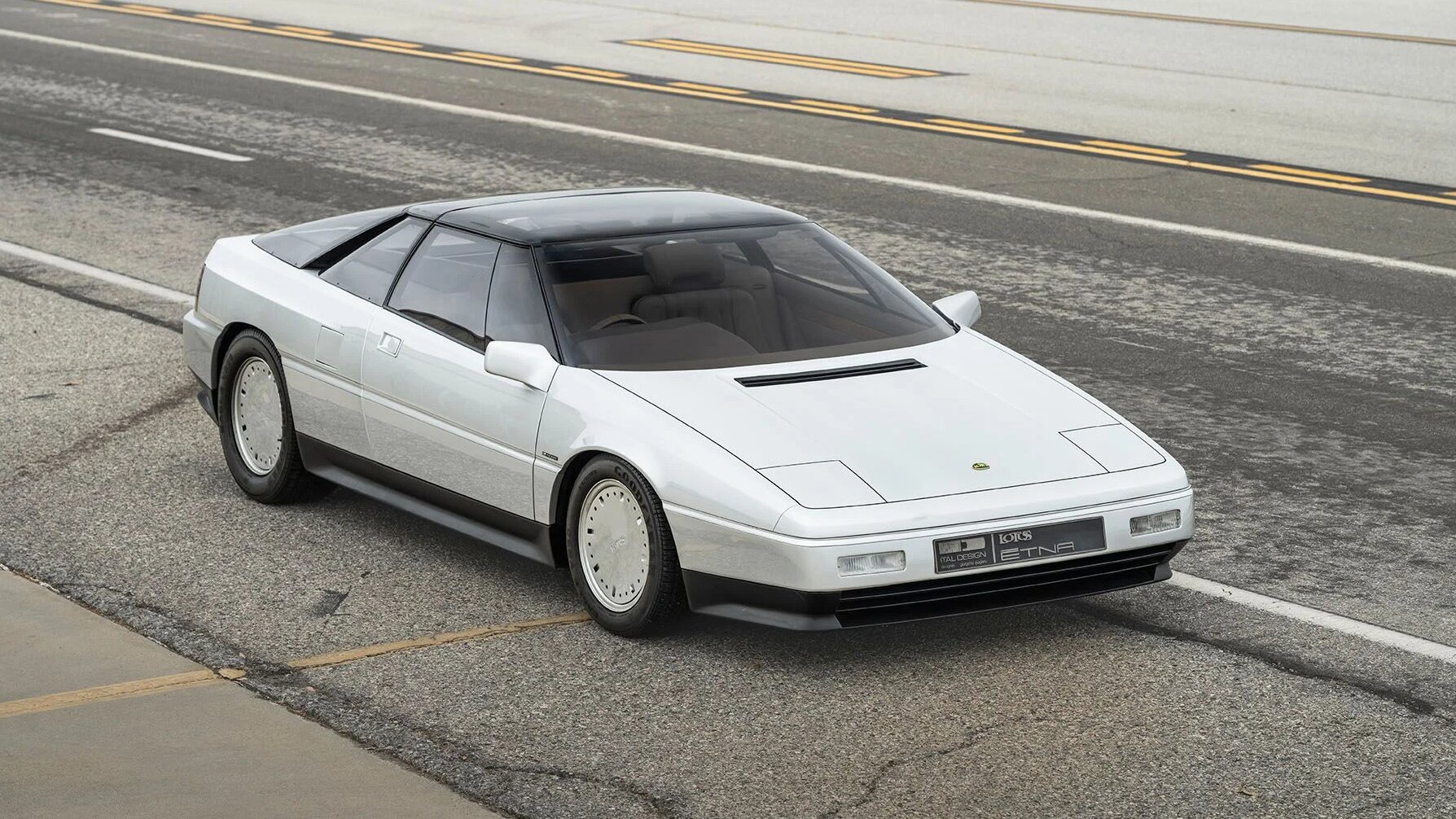 Уникальный Lotus Etna из 80-х, созданный для борьбы с Ferrari, пустят с молотка