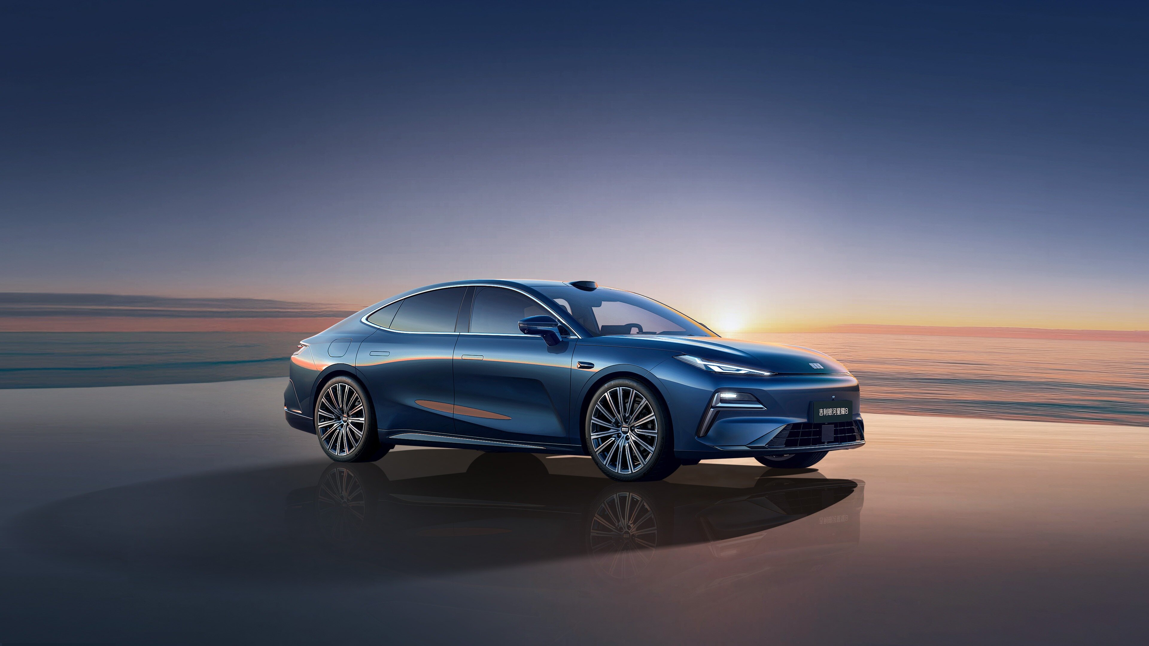 Пятиметровый гибридный седан Geely Galaxy Starshine 8 подешевел к началу продаж