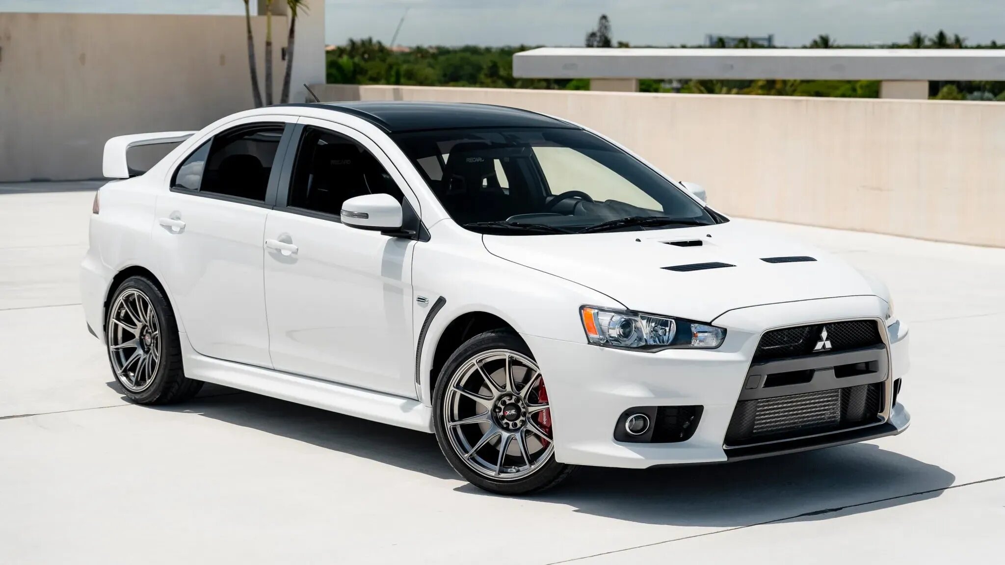 На торги выставлен прощальный Lancer Evolution, на котором почти не ездили