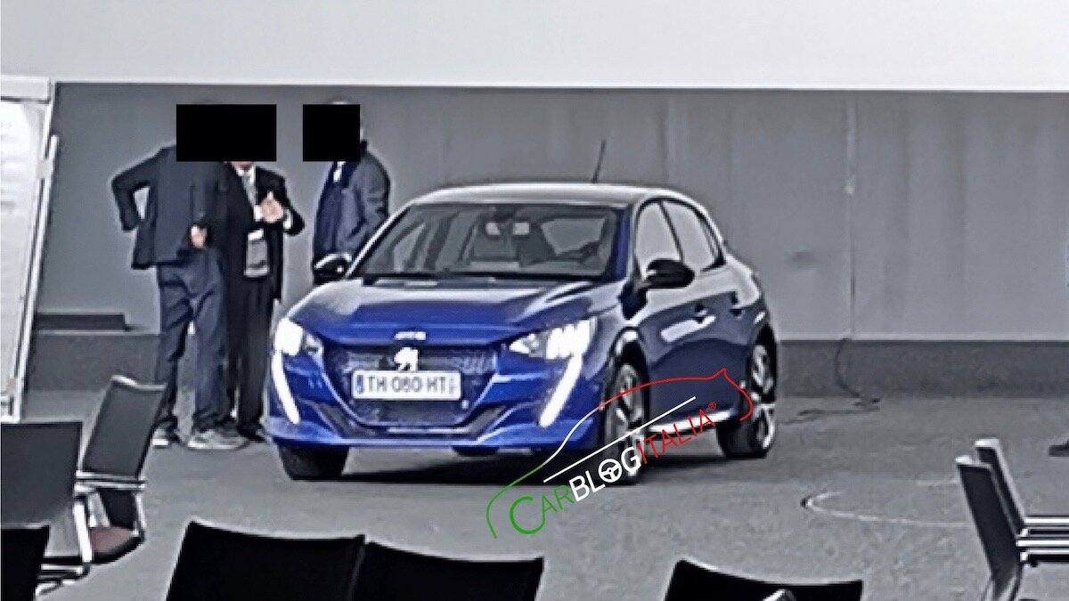 Новый Peugeot 208 сфотографировали без камуфляжа