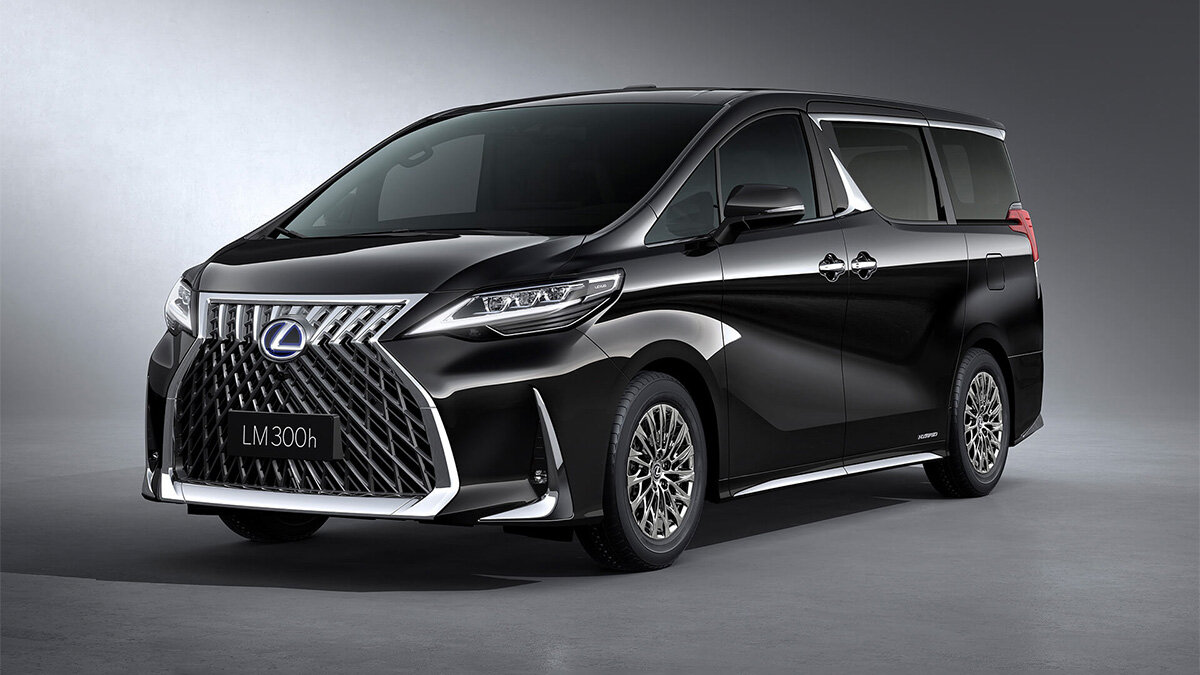 Первый минивэн Lexus оказался перелицованным Toyota Alphard