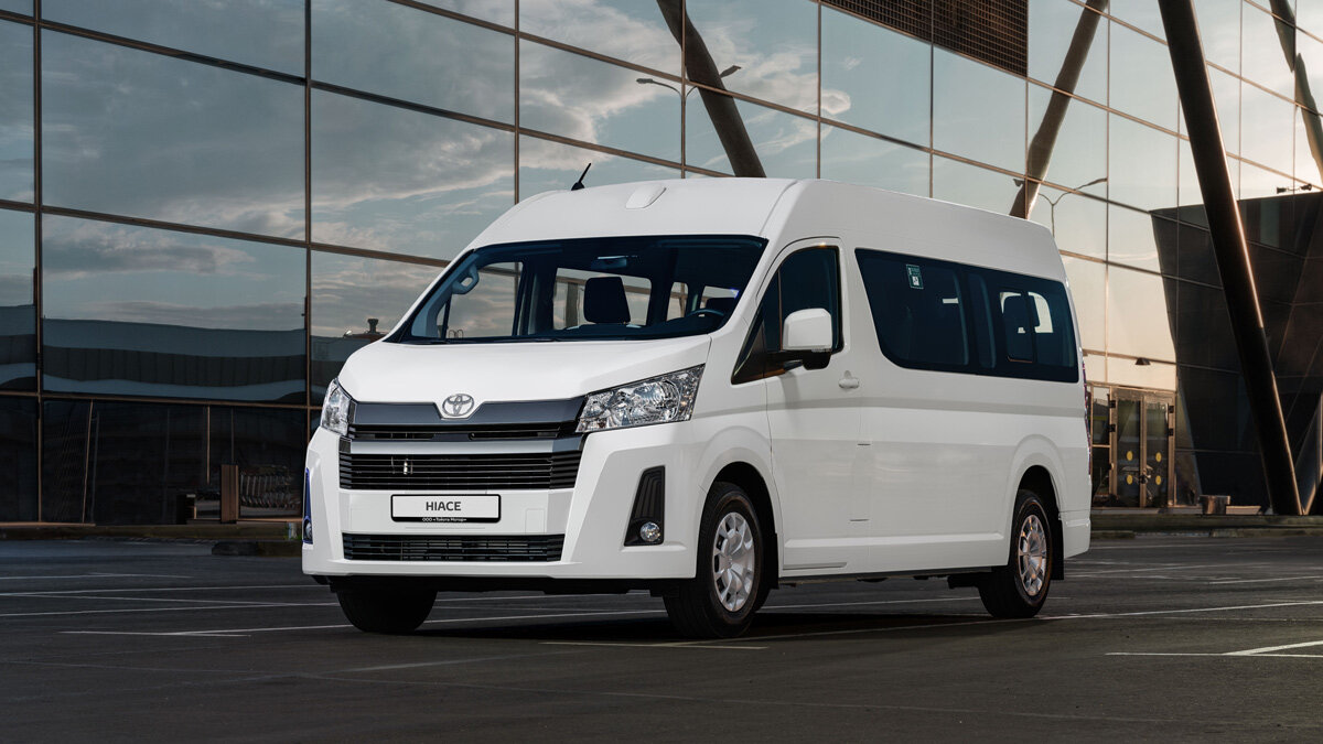 Новый минивэн Toyota Hiace приехал в Россию. И сразу с ценой