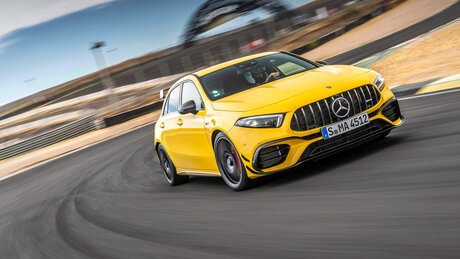 Карманный Chiron: тест Mercedes-AMG A 45 S
