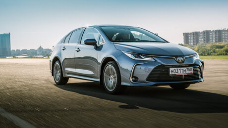 Toyota Corolla: в тени старшей сестры. Подробный тест