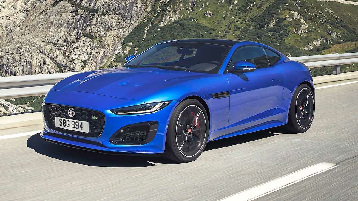 Обновлённый Jaguar F-Type: цифровая приборка, узкие фары и всего один V6