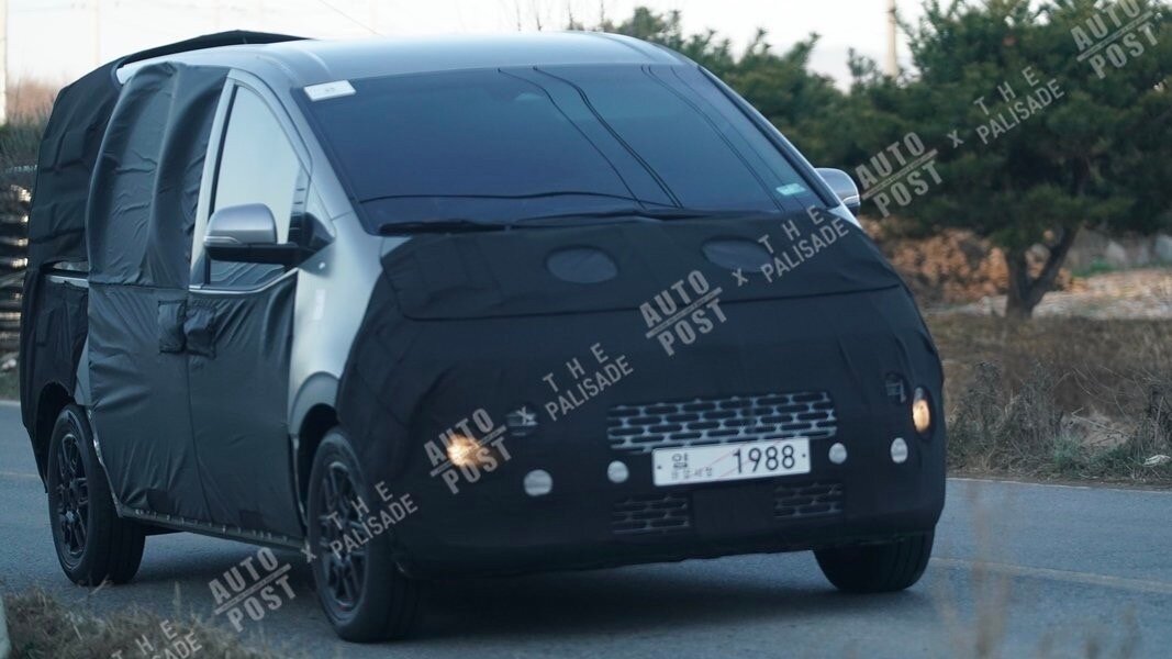 Минивэн Hyundai H-1 нового поколения получит огромные окна