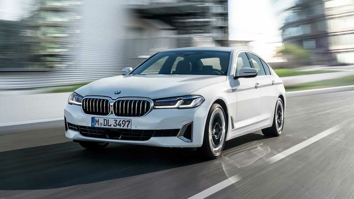 Обновлённая «пятёрка» BMW стала мощнее и подорожала в России