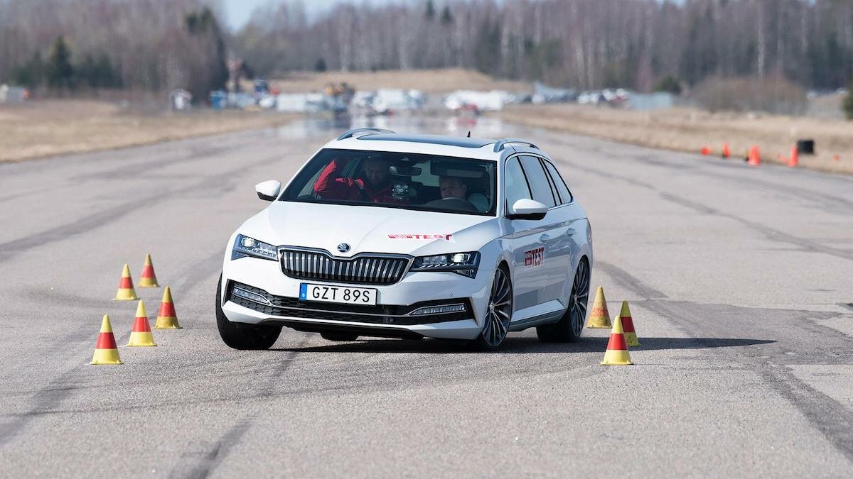 VW Passat и Skoda Superb провалили лосиный тест