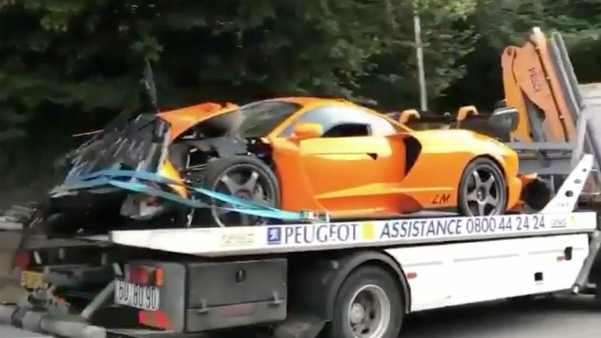 Экс-пилот Формулы-1 разбил уникальный суперкар McLaren