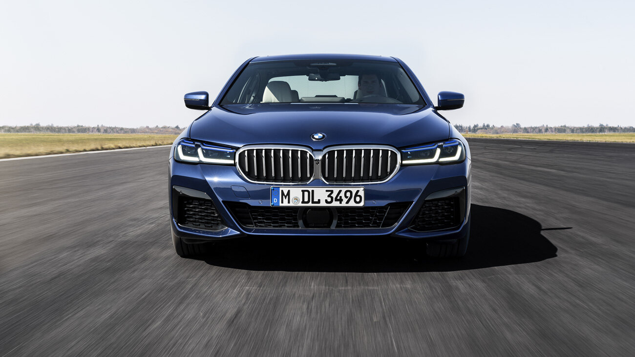 BMW вводит подписку на опции: как это работает и почему скоро так будет у всех