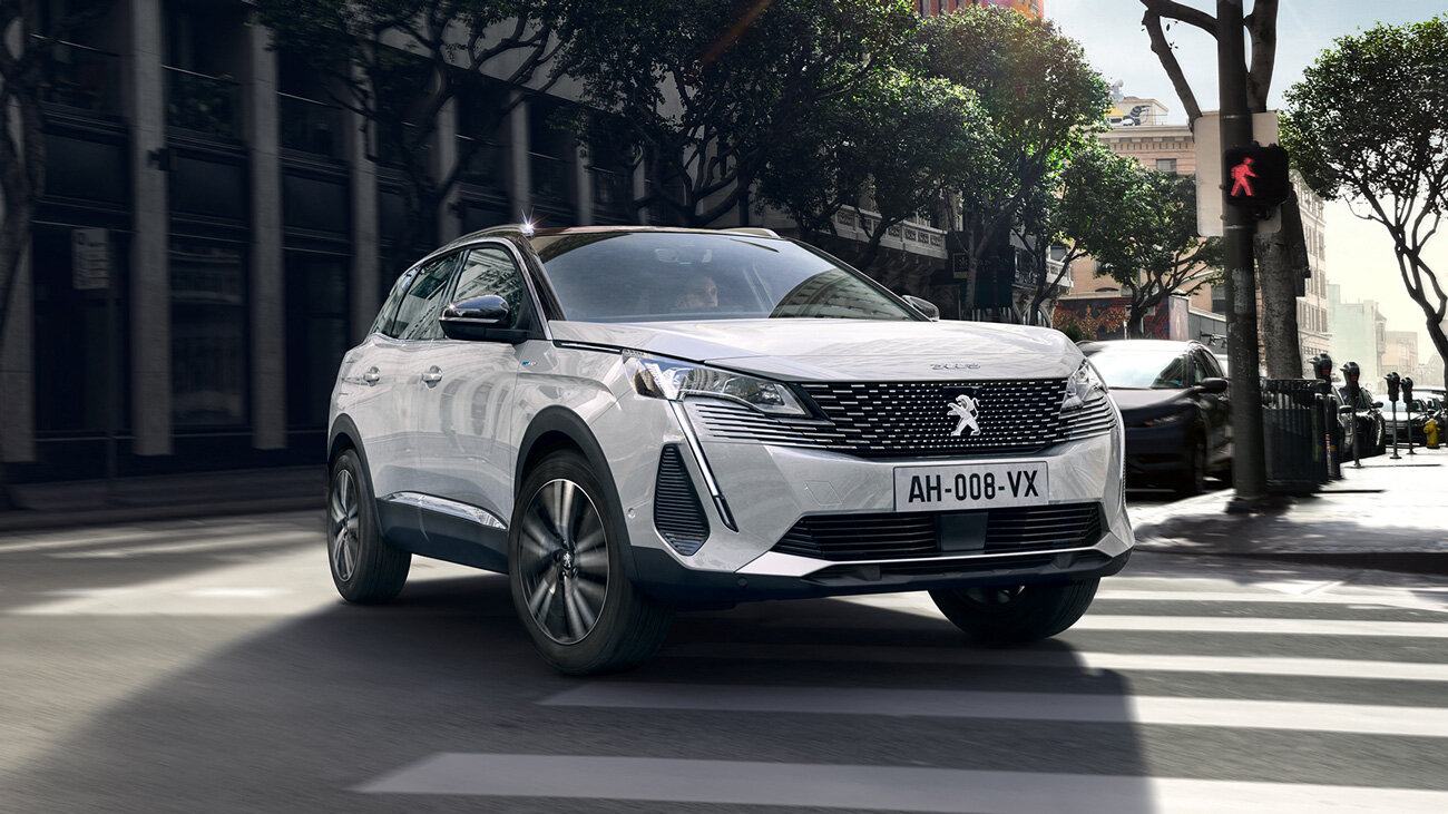 Официально представлен обновлённый кроссовер Peugeot 3008 со светодиодными «клыками»