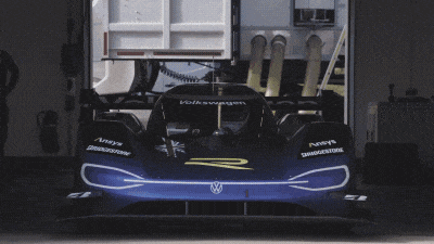 Посмотрите, как электрический спорткар Volkswagen ID.R устанавливает пятый рекорд