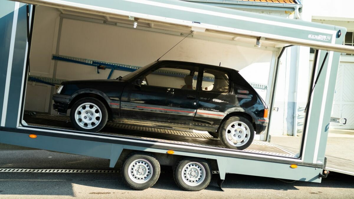 Компания Peugeot отреставрирует культовый хот-хэтч 205 GTi