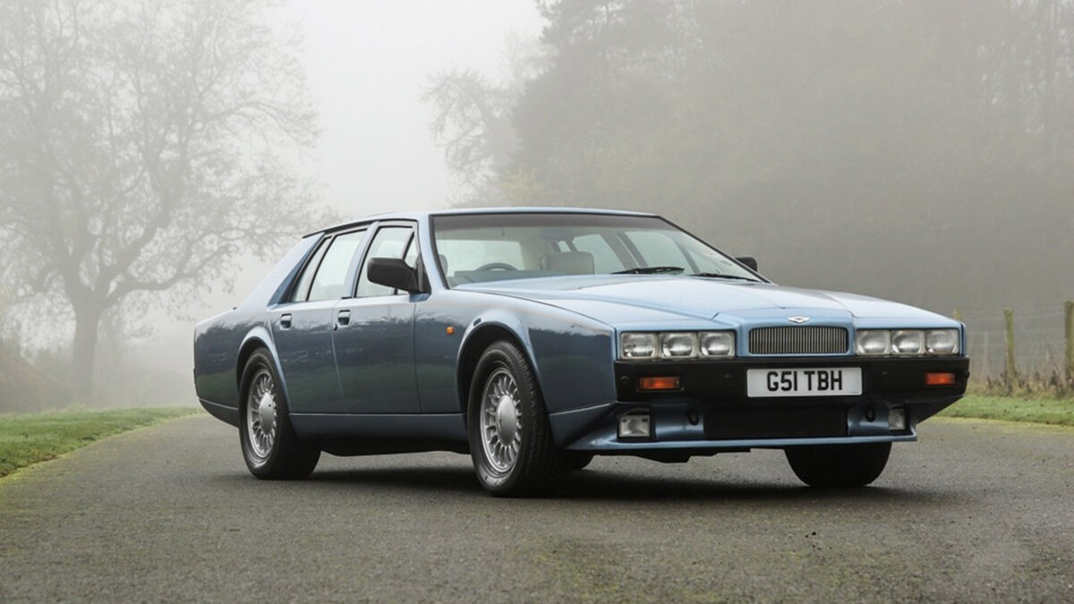 На продажу выставили очень редкий седан Aston Martin из 80-х. С чемоданами