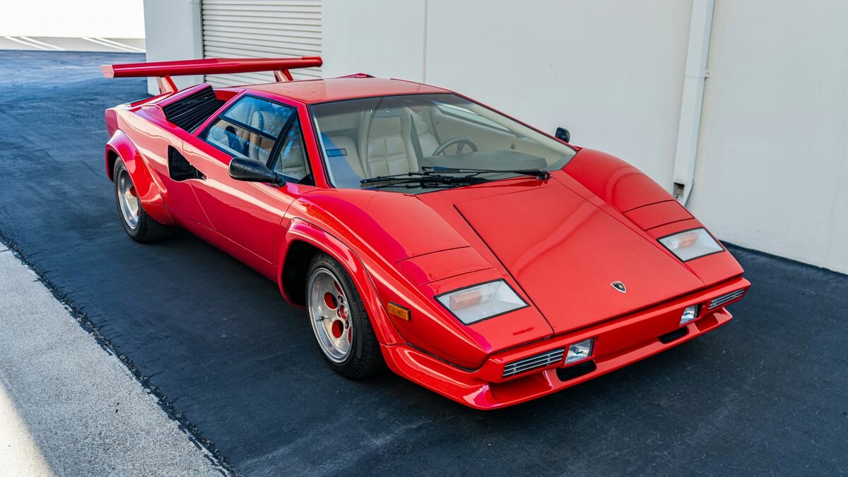 На продажу выставлен редкий Lamborghini Countach. Таких было выпущено менее сотни
