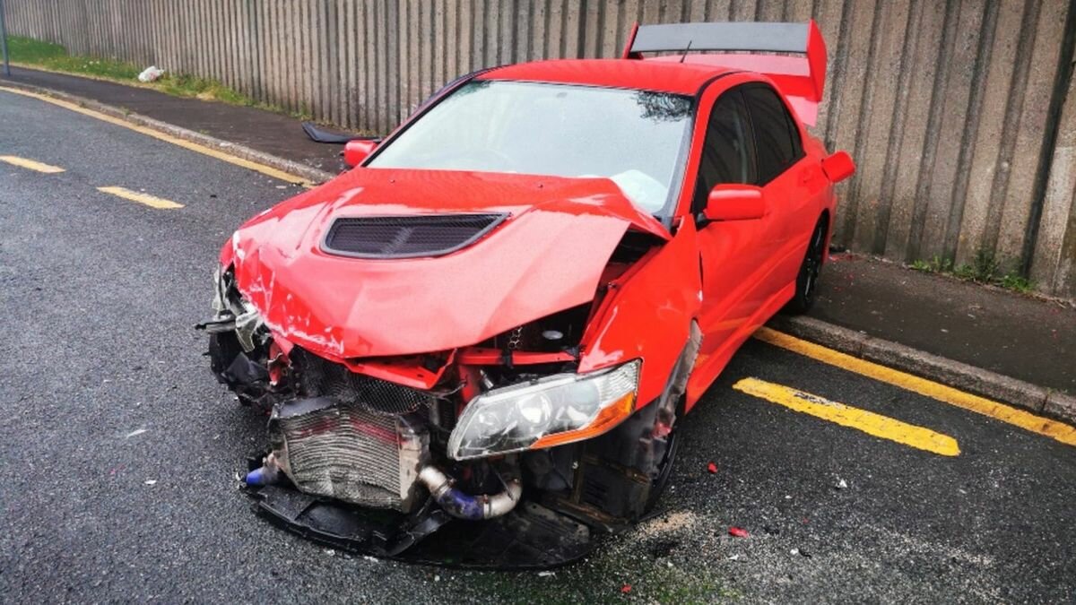 Британец выиграл в лотерею спорткар Mitsubishi Lancer Evolution и на следующий день разбил