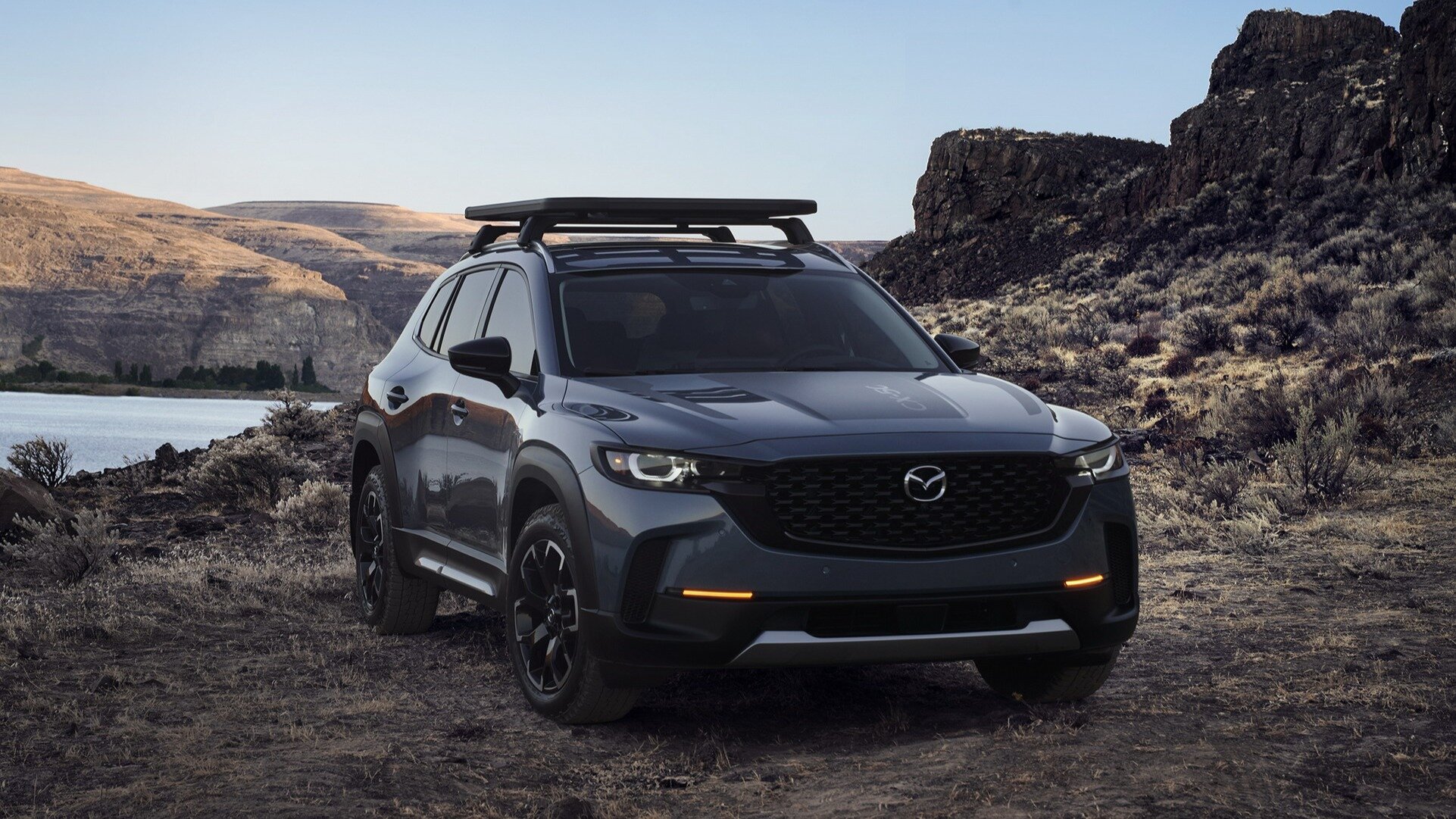 Mazda представила «внедорожный» CX-50: два мотора и полный привод