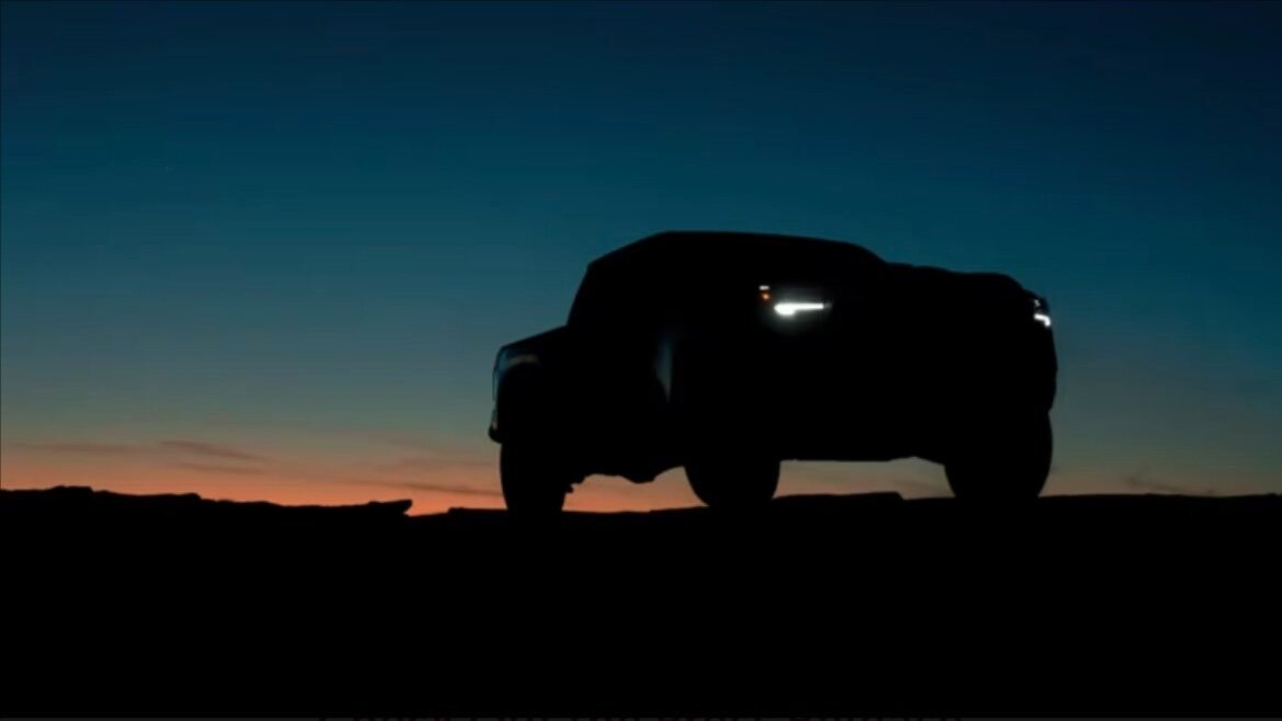 Будущий пикап Toyota Tacoma показал фары и световую балку на новых тизерах
