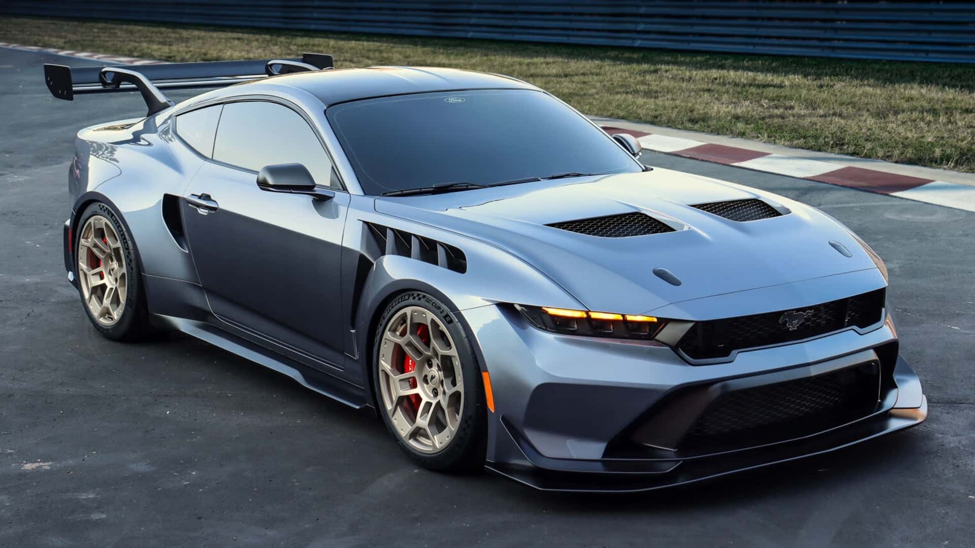 Ford показал 800-сильный дорожно-трековый Mustang GTD за 300 тысяч долларов