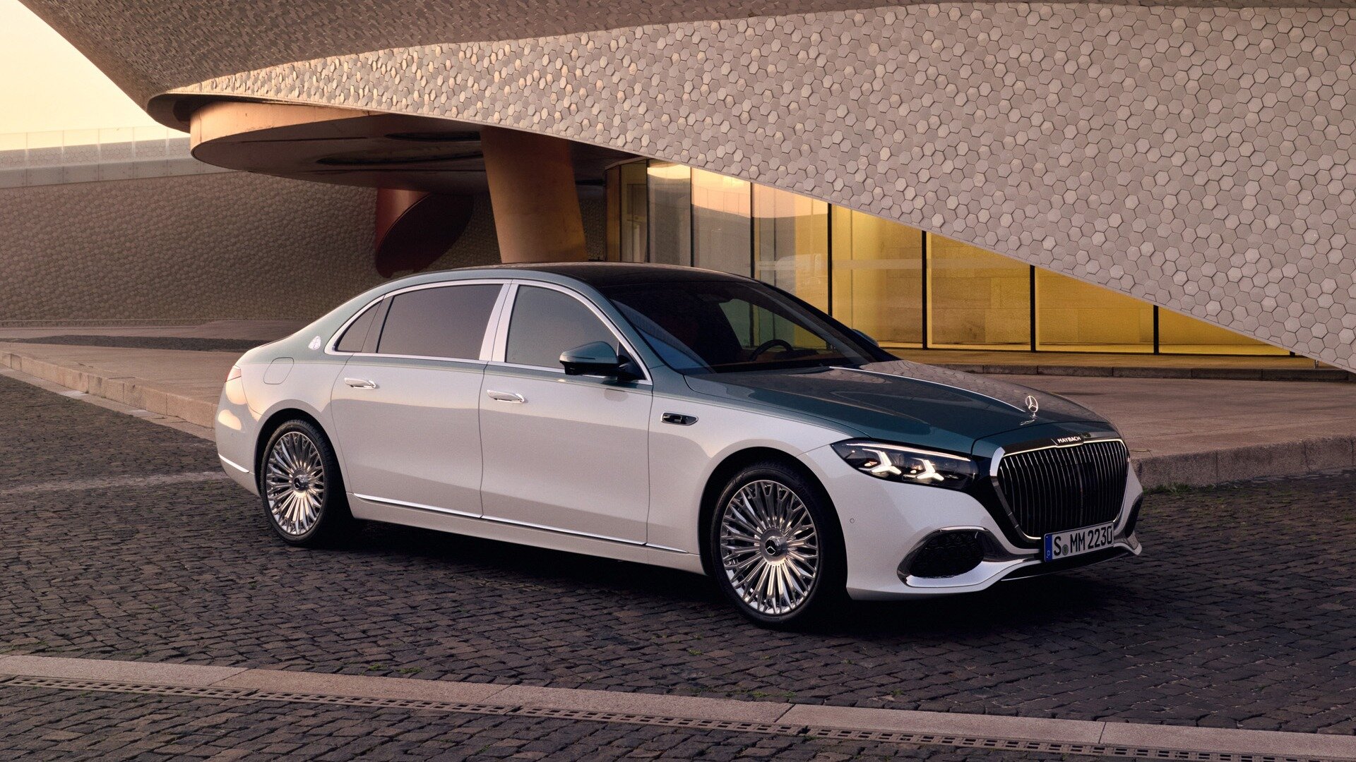 Представлен обновлённый Mercedes-Maybach S-класса — без кожи, но с V12