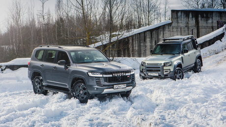 Land Cruiser 300 и Land Rover Defender: два победителя «Новинки года» России в очном противостоянии