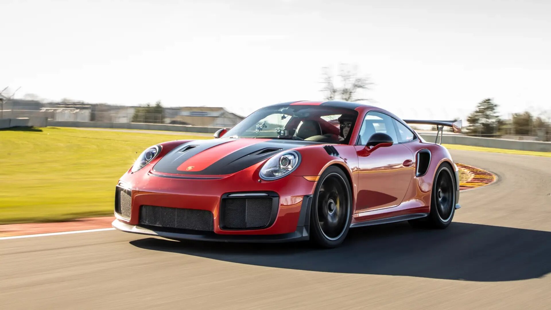 Новый Porsche 911 GT2 RS станет «мягким» гибридом