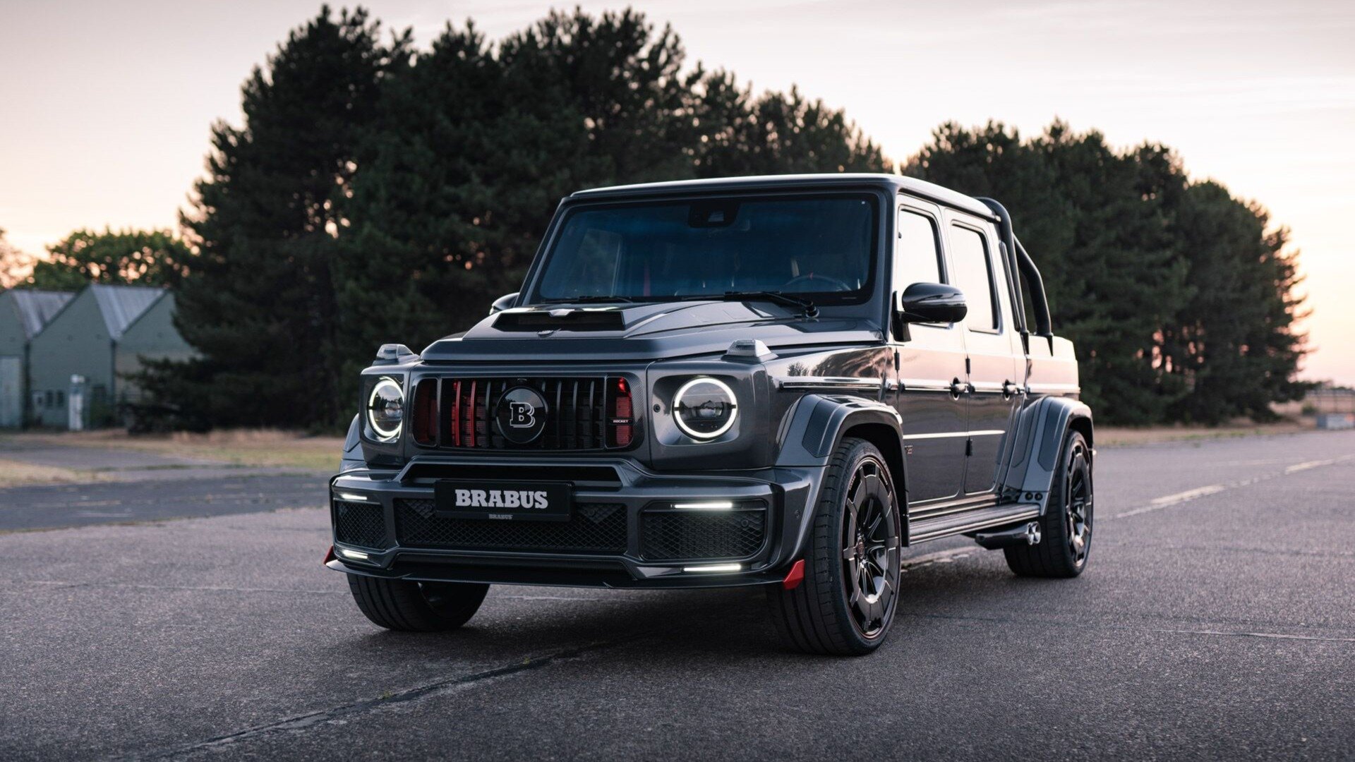 Brabus представил заниженный 900-сильный Гелендваген-пикап. Таких сделают всего 10 штук