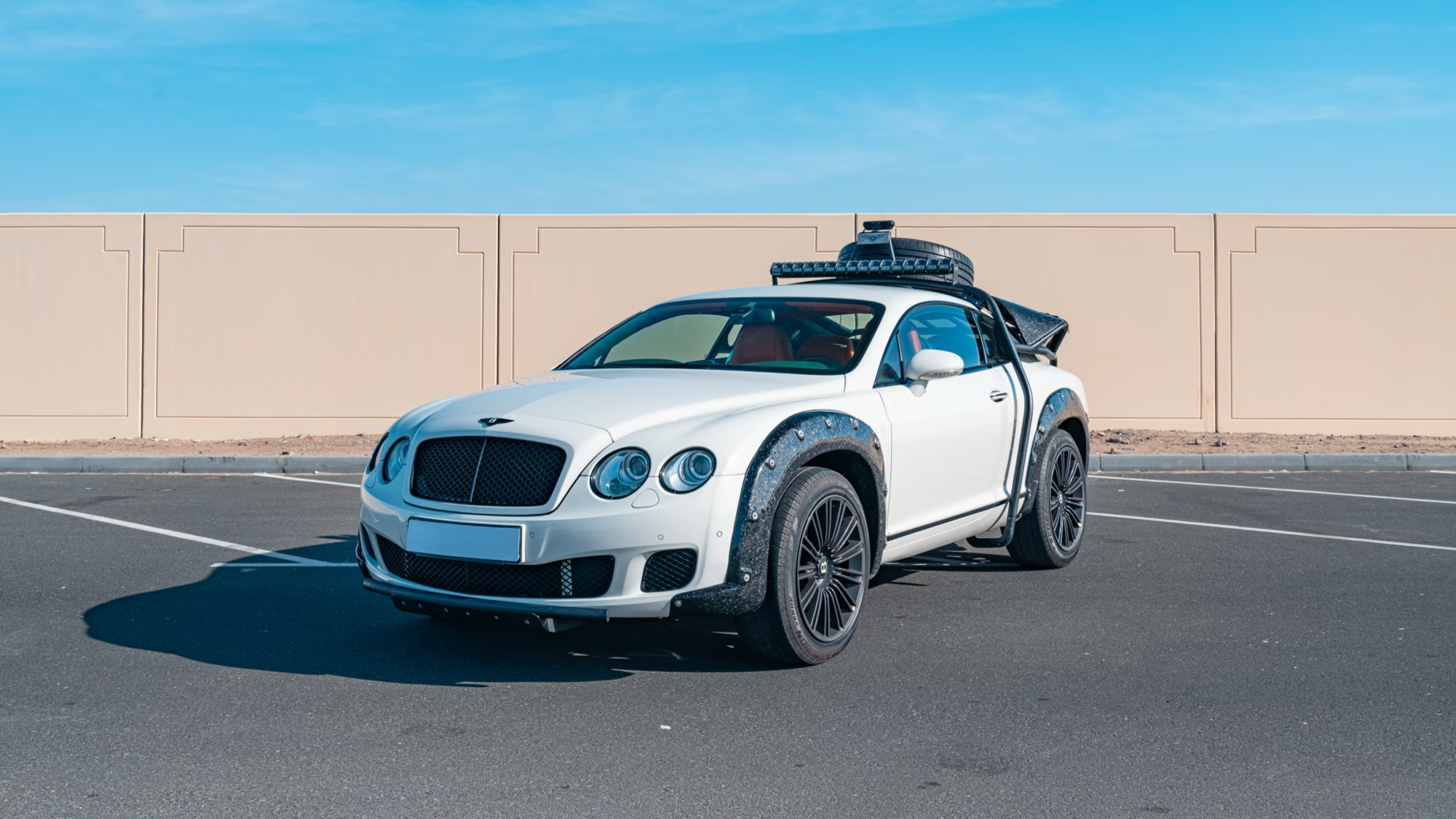 Старый Bentley Continental GT превратили в мощный внедорожник и выставили на продажу