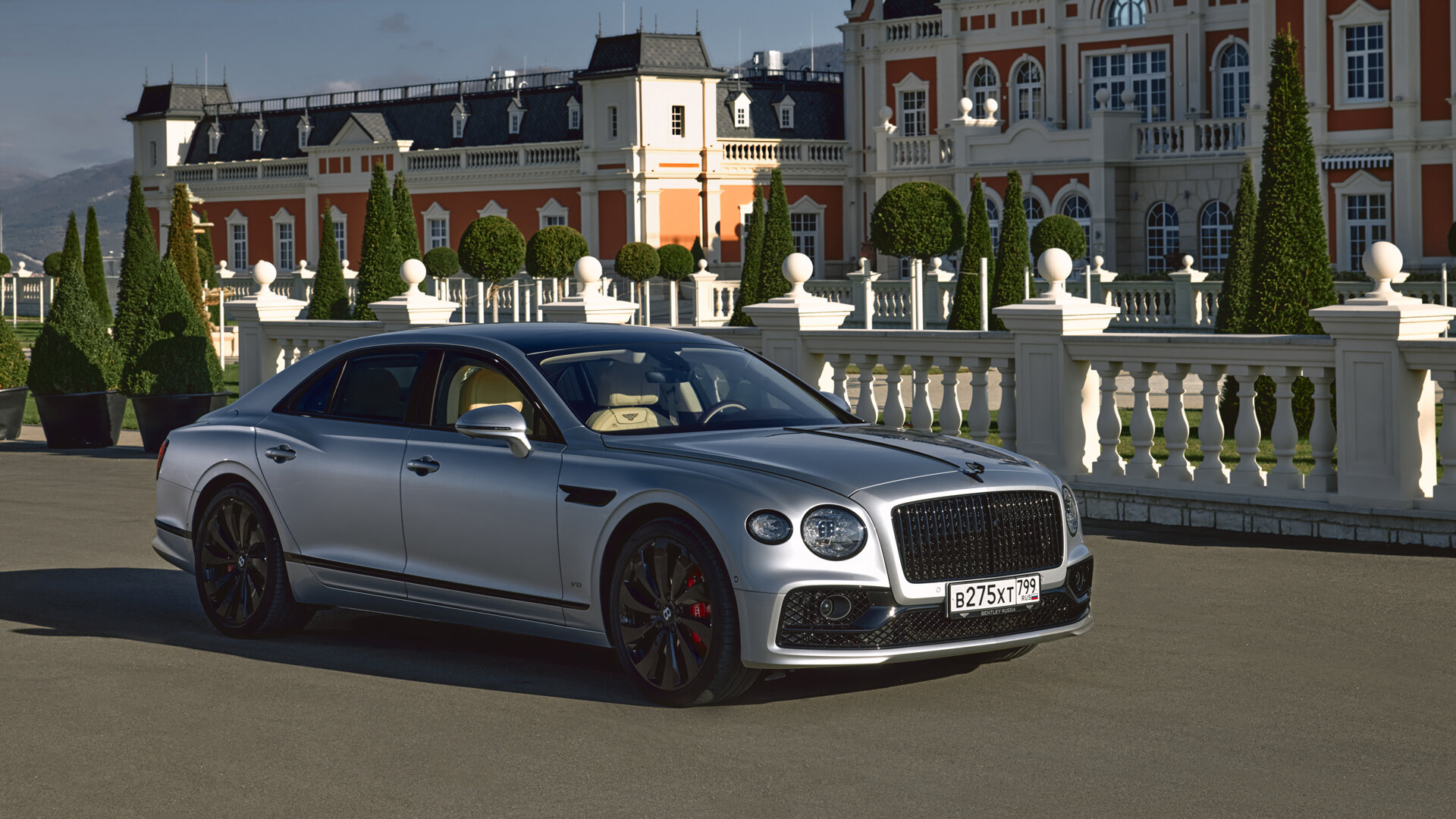 Bentley стала самой популярной люксовой маркой в мире (и, возможно, в России)